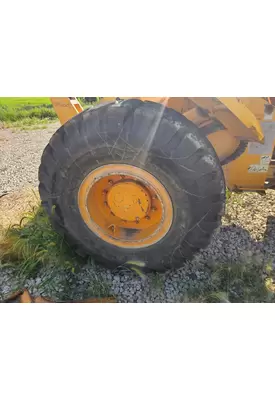 Hyundai HL740-7A Equip Tire and Rim