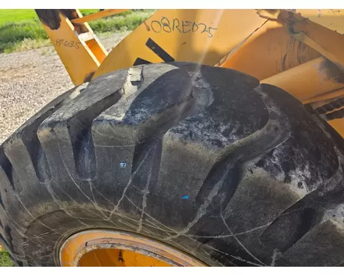 Hyundai HL740-7A Equip Tire and Rim