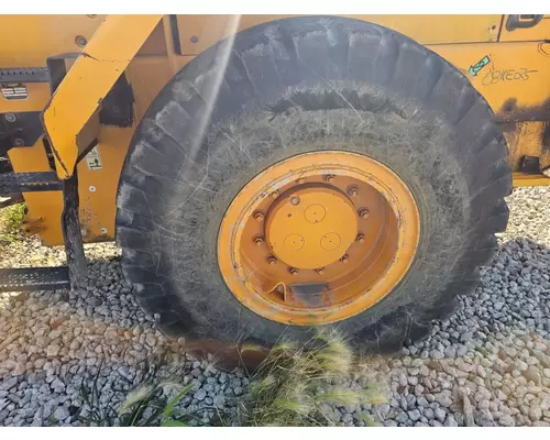 Hyundai HL740-7A Equip Tire and Rim