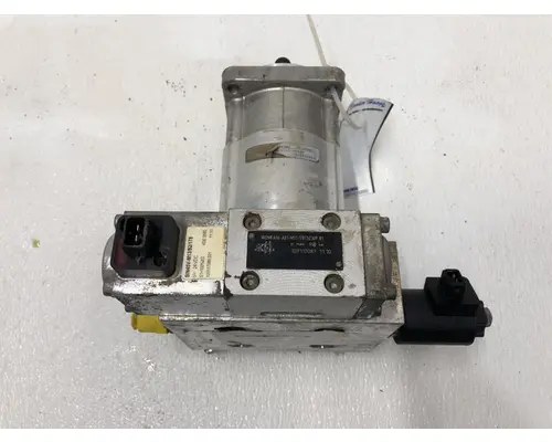 Hyundai HL757TM-9 Equip Hydraulic Motor