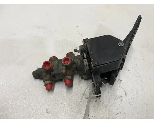 Hyundai HL757TM-9 Equip Pedal