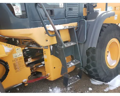 Hyundai HL757TM-9 Equip Step