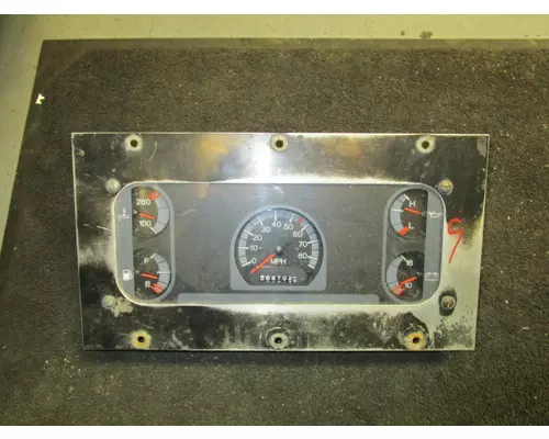 INTERNATIONAL 1552 GAUGE CLUSTER