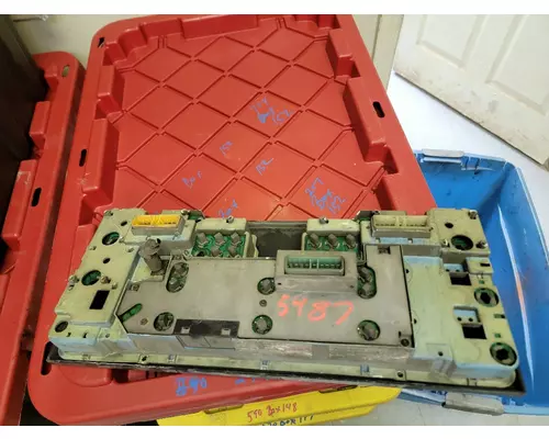 INTERNATIONAL 1652-SC Instrument Cluster