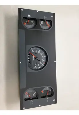 INTERNATIONAL 1652 Instrument Cluster