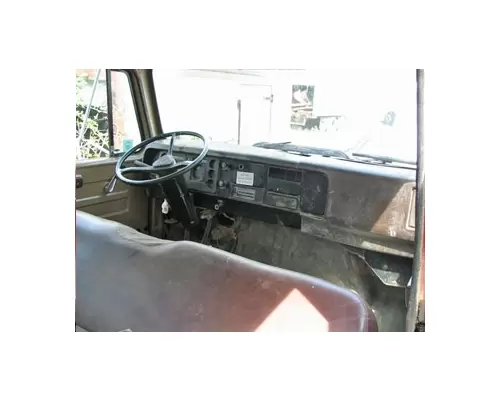 INTERNATIONAL 1654 Cab Clip