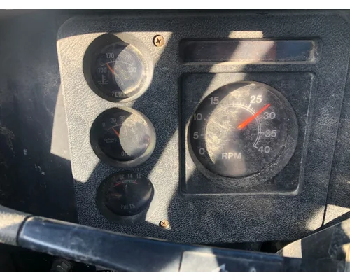 INTERNATIONAL 1654 Instrument Cluster