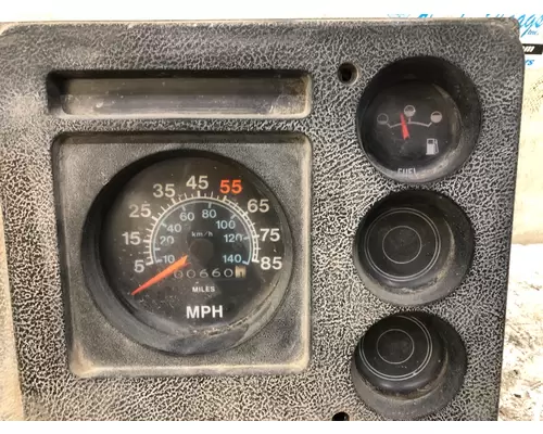 INTERNATIONAL 1654 Instrument Cluster