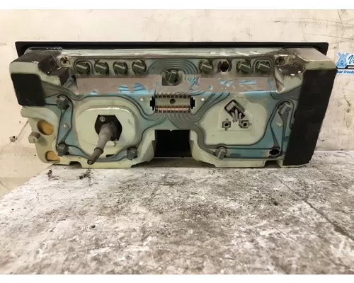 INTERNATIONAL 1654 Instrument Cluster