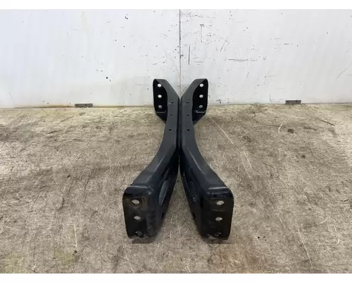 INTERNATIONAL 1660005C2 Crossmember