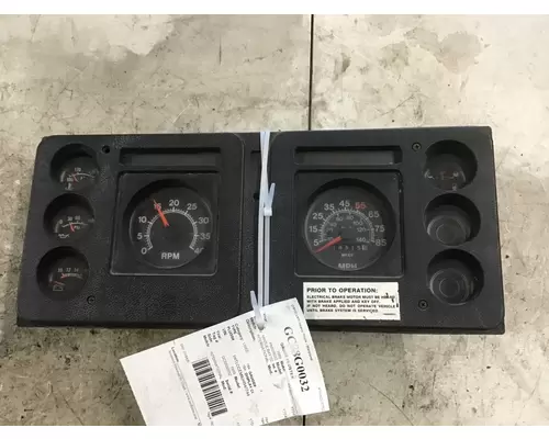 INTERNATIONAL 1754 GAUGE CLUSTER