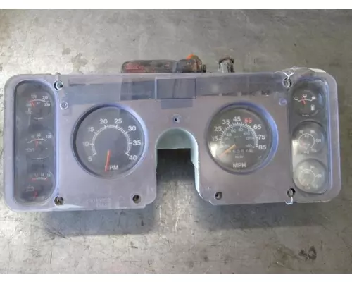 INTERNATIONAL 1754 Instrument Cluster