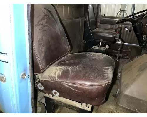 INTERNATIONAL 1854 Seat (non-Suspension)