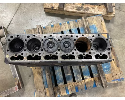 INTERNATIONAL 1878591C3 Cylinder Block