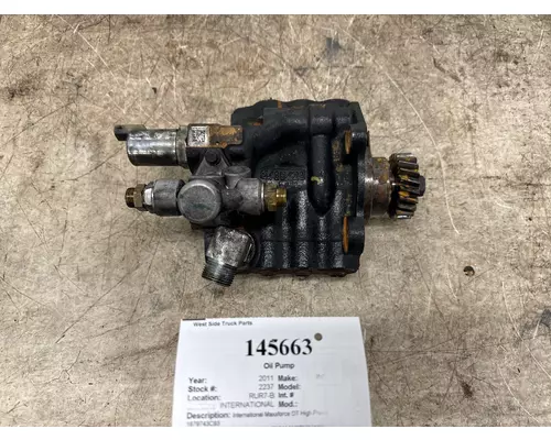 INTERNATIONAL 1879743C93 Oil Pump