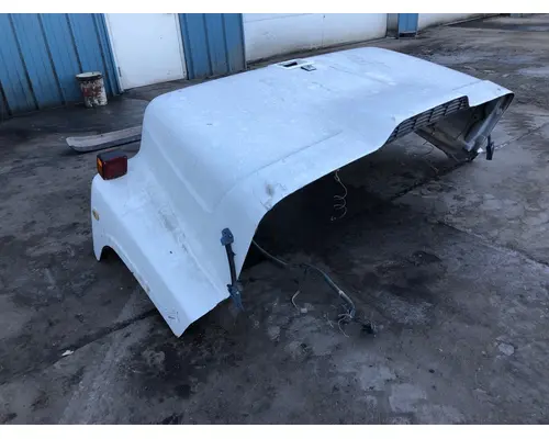 INTERNATIONAL 2375 Hood