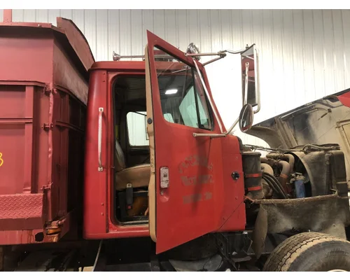 INTERNATIONAL 2574 Cab Assembly