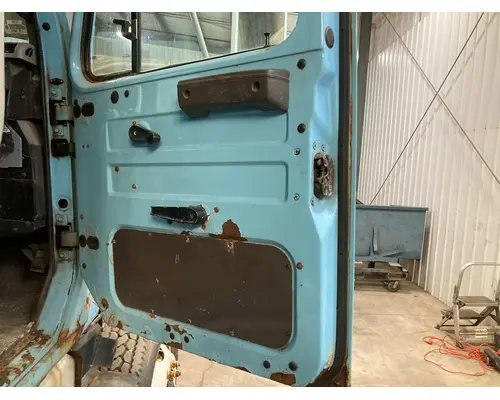 INTERNATIONAL 2574 Door Assembly, Front