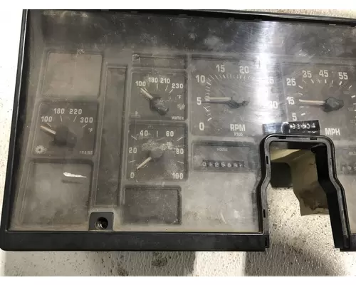 INTERNATIONAL 2674 SBA Instrument Cluster