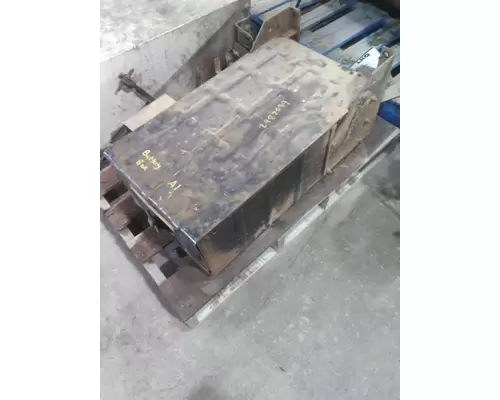 INTERNATIONAL 2674 BATTERY BOX