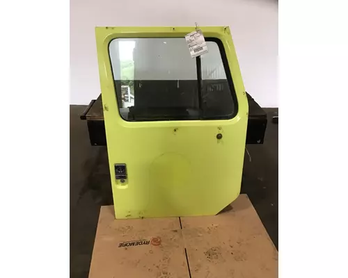 INTERNATIONAL 2674 Door Assembly