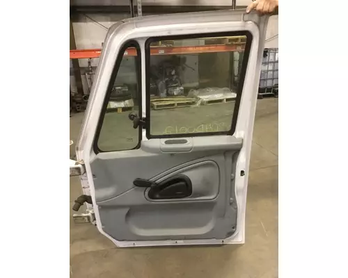 INTERNATIONAL 3200 DOOR ASSEMBLY, FRONT