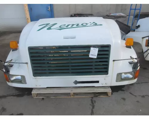 INTERNATIONAL 3800 Hood