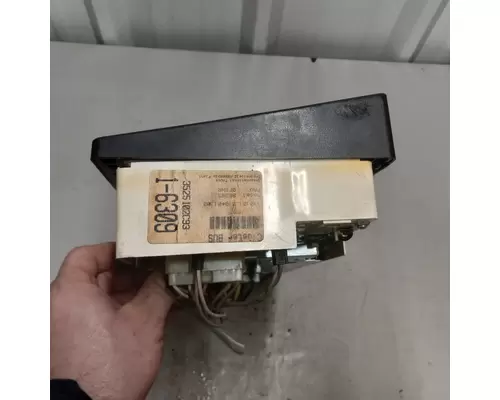 INTERNATIONAL 3800 Instrument Cluster