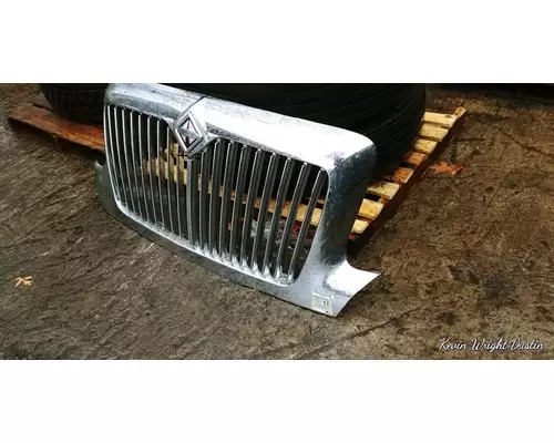 INTERNATIONAL 4000 SERIES Grille