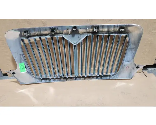 INTERNATIONAL 4000 Grille