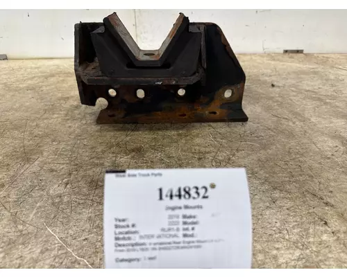 INTERNATIONAL 4056601C3 Engine Mounts