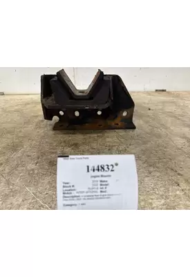 INTERNATIONAL 4056601C3 Engine Mounts