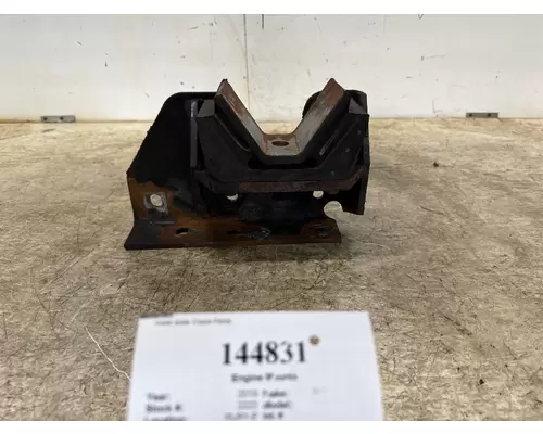 INTERNATIONAL 4056602C2 Engine Mounts