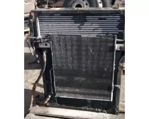 INTERNATIONAL 4100 Radiator