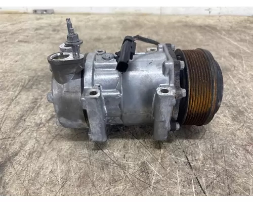 INTERNATIONAL 4158138C1 Air Conditioner Compressor