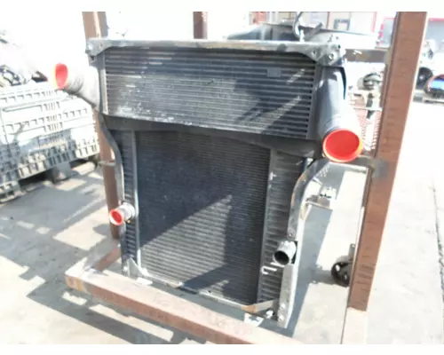 INTERNATIONAL 4200 / 4300 / 4400 Radiator