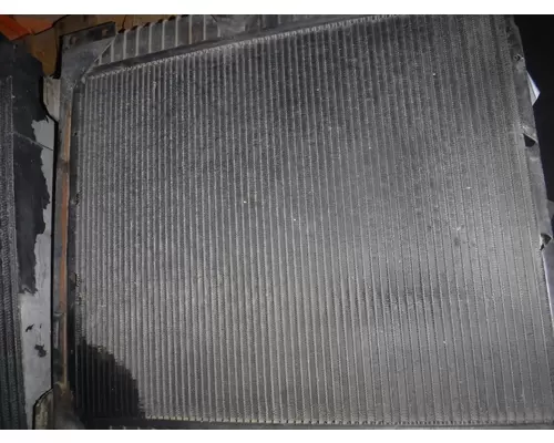 INTERNATIONAL 4200 / 4300 / 4400 Radiator