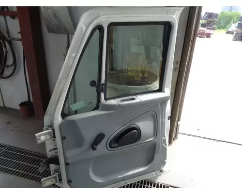 INTERNATIONAL 4200 2002-2018 DOOR ASSEMBLY, FRONT