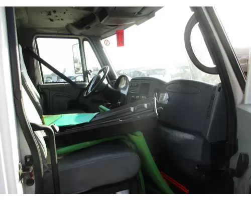 INTERNATIONAL 4200 CAB