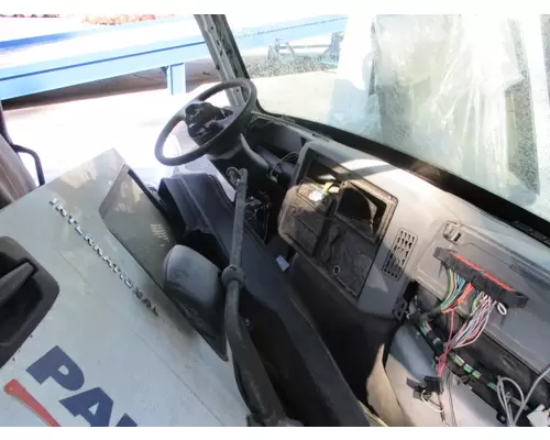 INTERNATIONAL 4200 CAB