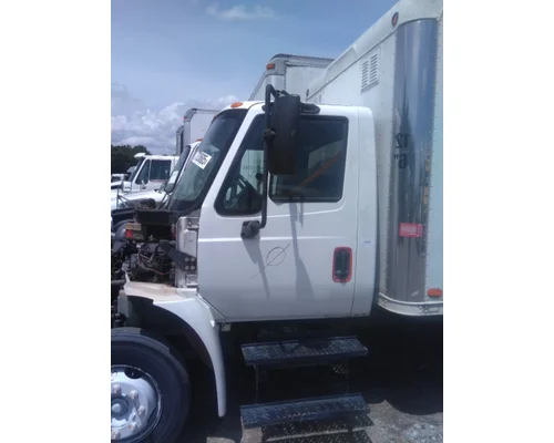 INTERNATIONAL 4200 CAB