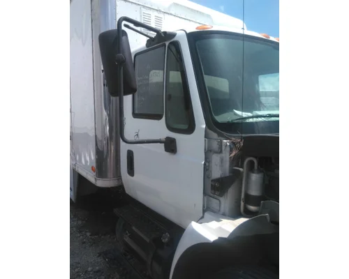 INTERNATIONAL 4200 CAB