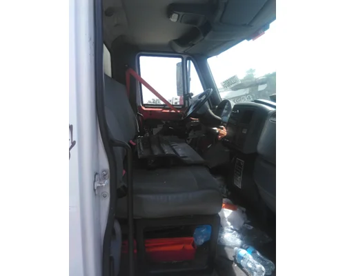 INTERNATIONAL 4200 CAB