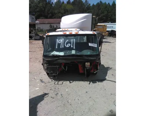 INTERNATIONAL 4200 CAB