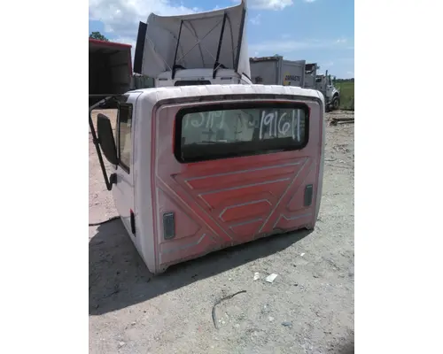 INTERNATIONAL 4200 CAB