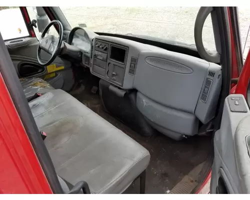 INTERNATIONAL 4200 CAB