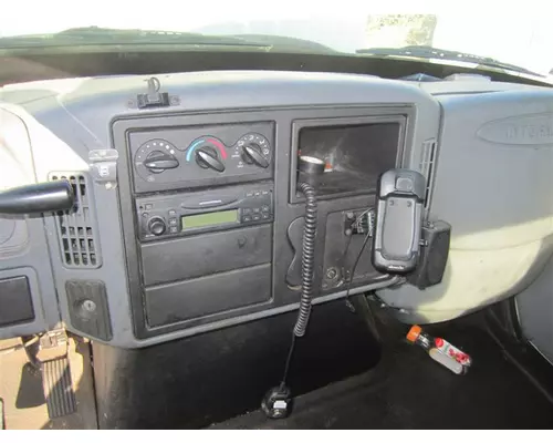 INTERNATIONAL 4200 CAB