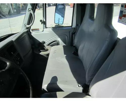 INTERNATIONAL 4200 CAB