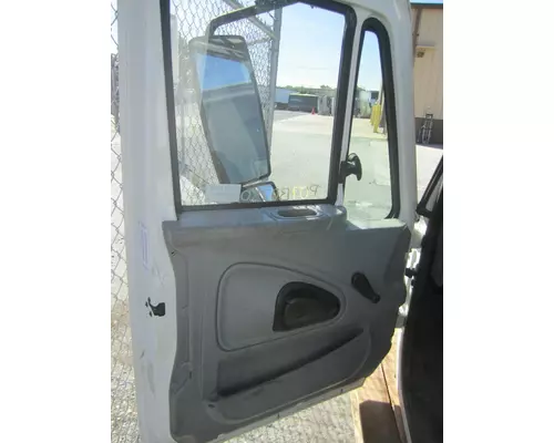 INTERNATIONAL 4200 CAB