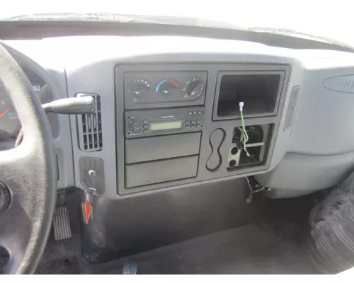 INTERNATIONAL 4200 CAB